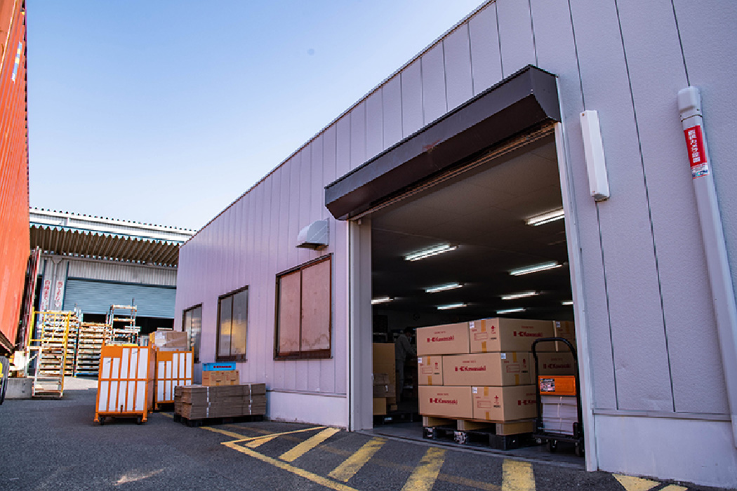 魚住ロジスティックスセンター外観