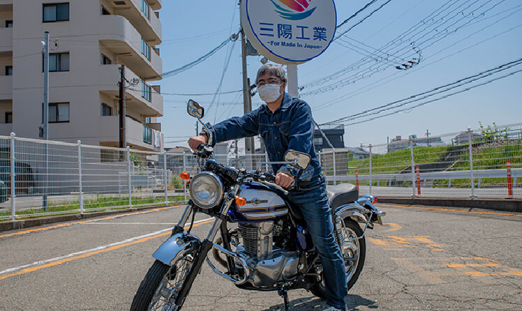 バイクに乗っている 取締役 人材戦略部長