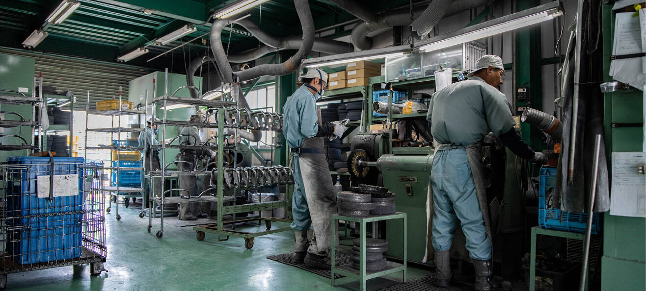 作業する男性社員